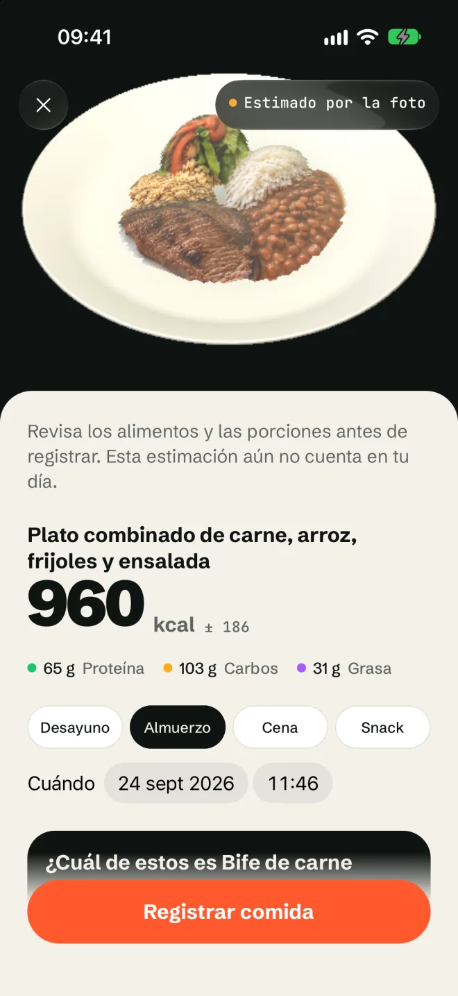 Pantalla de la app con el resultado del escaneo: alimentos, gramos y calorías del plato.