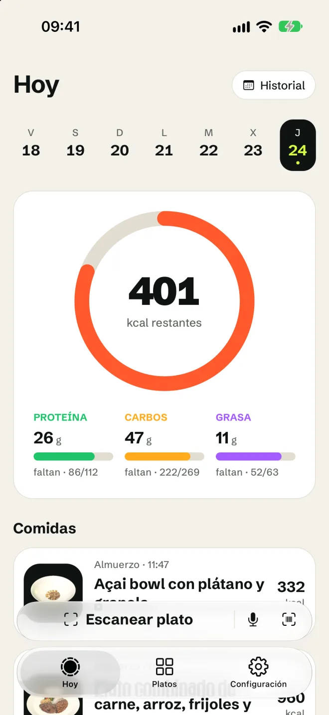 Pantalla del día con las calorías y macros registrados, con incertidumbre aproximada.